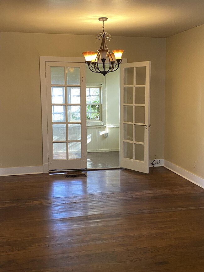 Foto del edificio - 4828 Maplewood Dr