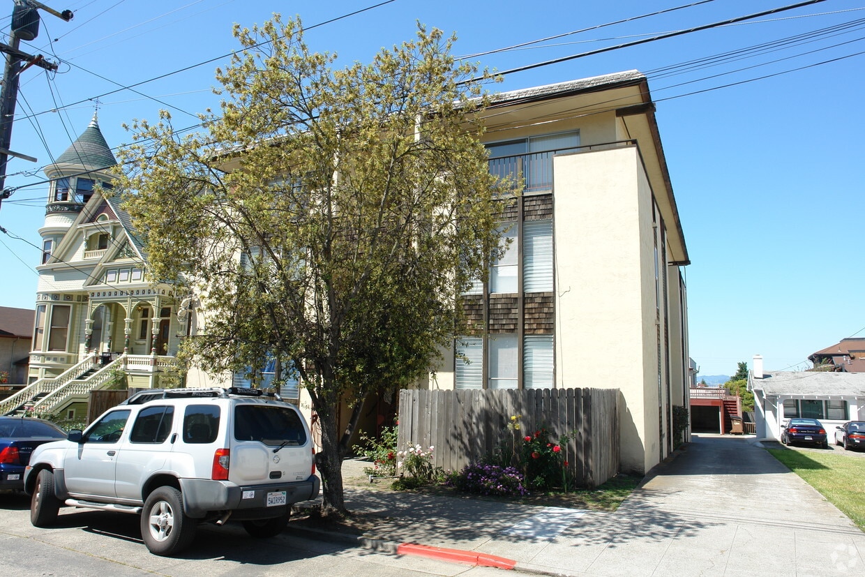Primary Photo - 1528 Oxford St