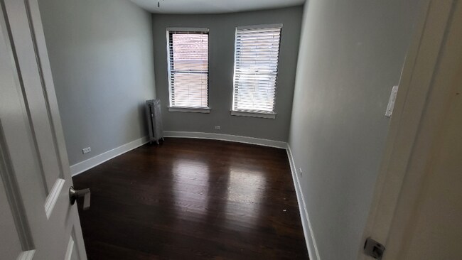 Building Photo - 5527 S Everett Ave