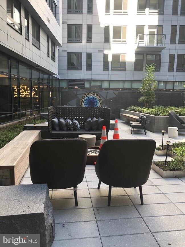 Foto del edificio - 70 N St SE