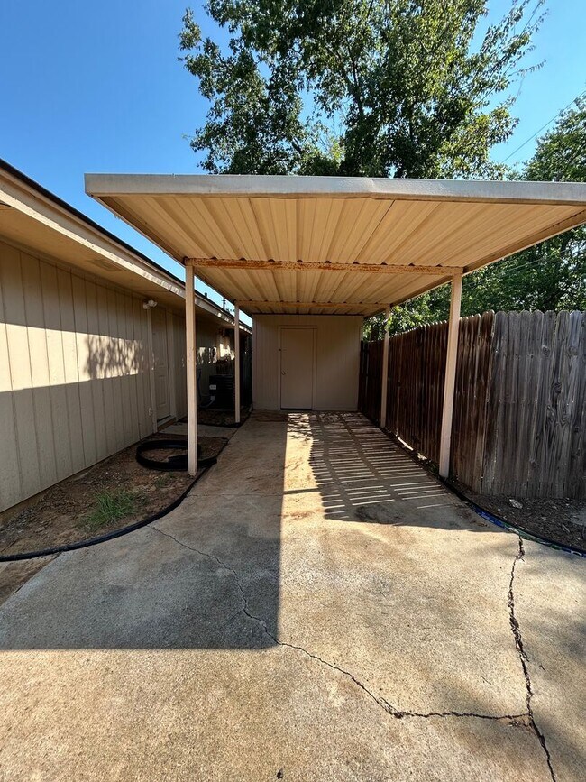 Building Photo - 7748-7750 Sable Ln