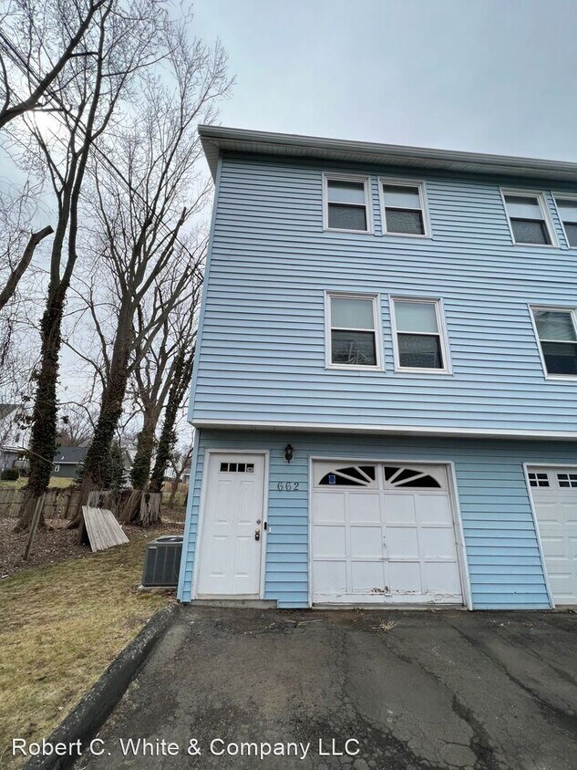 Primary Photo - 2 br, 1.5 bath House - 662 Woodward Ave