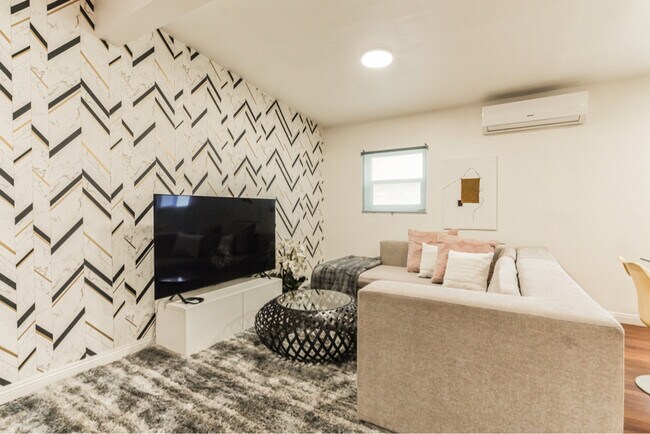 Foto del edificio - 1519 W 37th Pl