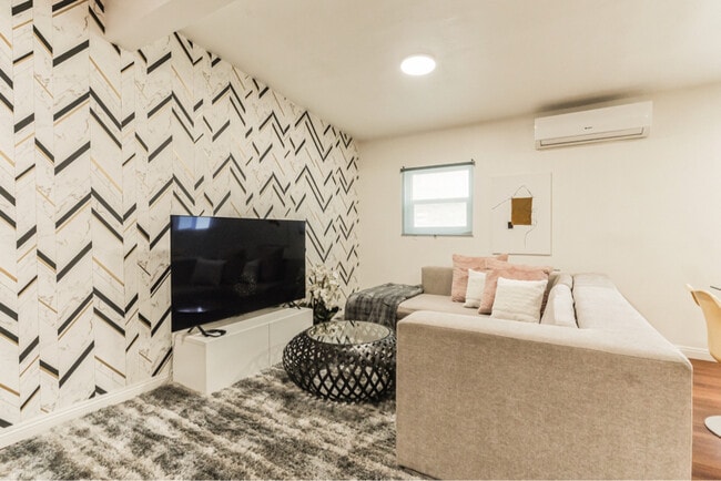 Photo - 1519 W 37th Pl House