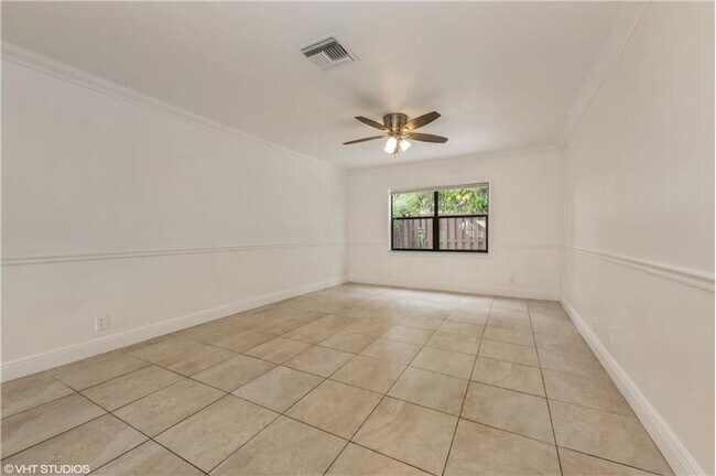 Foto del edificio - 16421 Strawberry Way