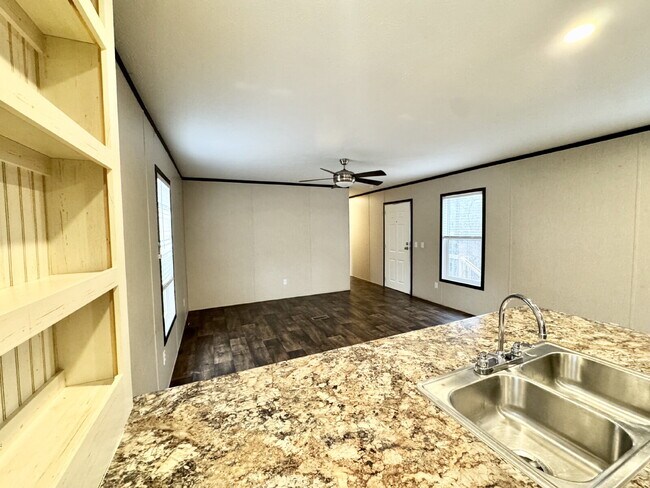 Building Photo - 3/2 in Pendleton - REDUCED