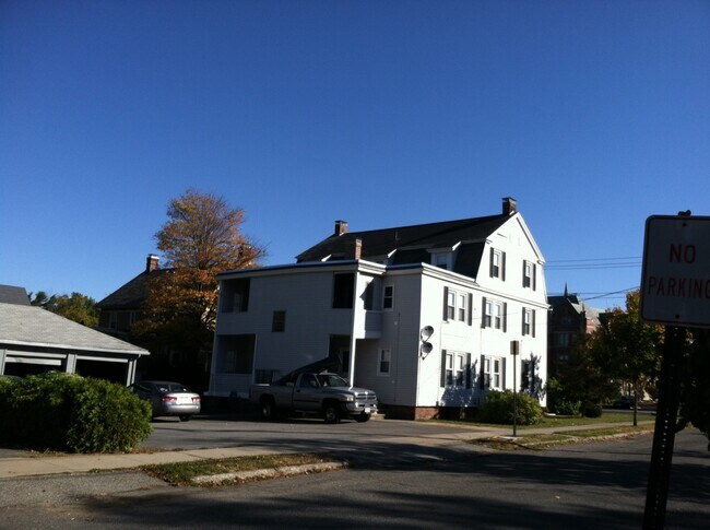 Building Photo - 318 Springfield St