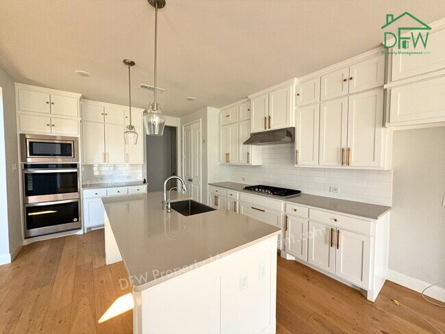 Foto del edificio - 4BR/3BA, 3,220 Sq Ft - Island Kitchen, Large Fenced Yard, Covered Patio
