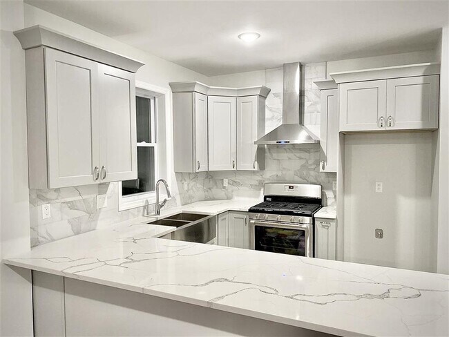Building Photo - 9 E 37TH St