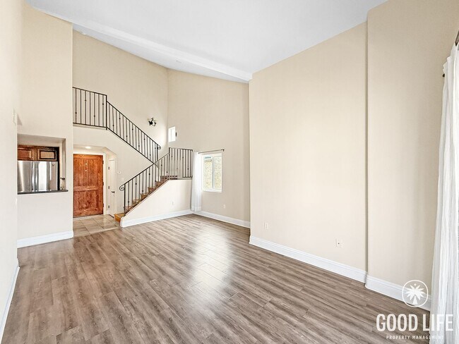 Foto del edificio - Beautiful 2B/2BA Condo in UTC!