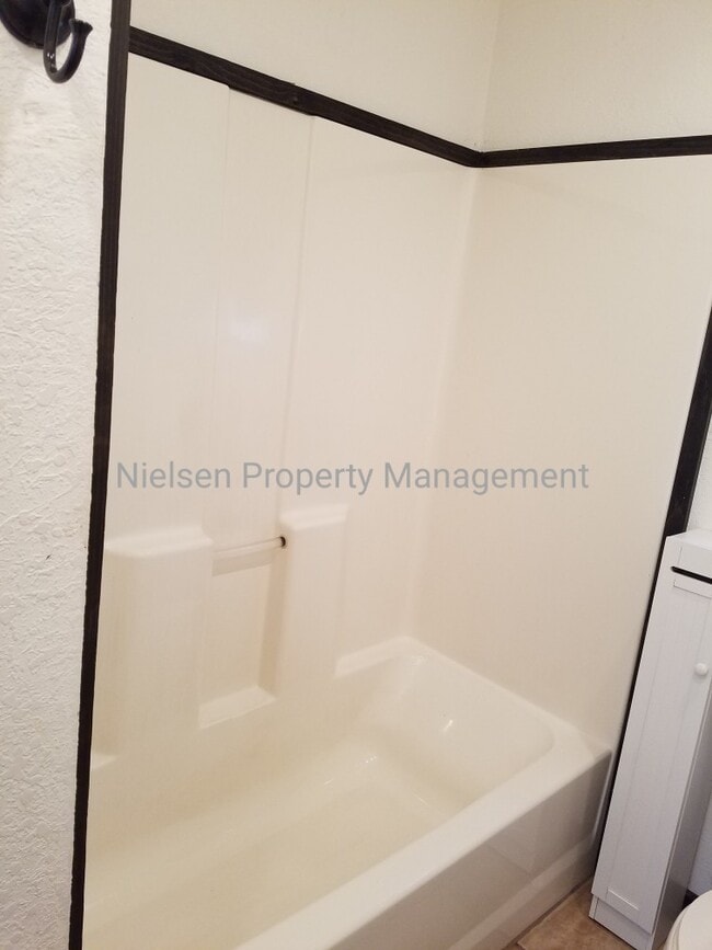 Building Photo - 2 bedroom House, located Uptown near MT Tech!