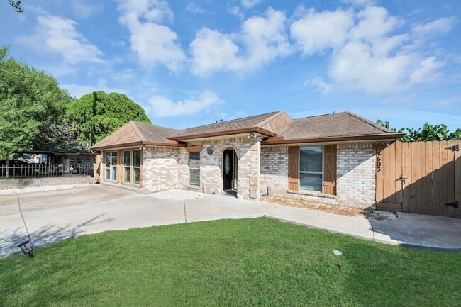 Building Photo - 4503 Hollybrook Ln