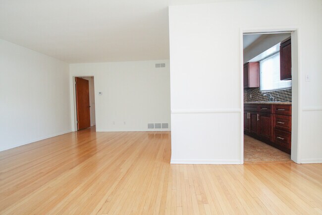 Building Photo - 1033 S Holt Ave