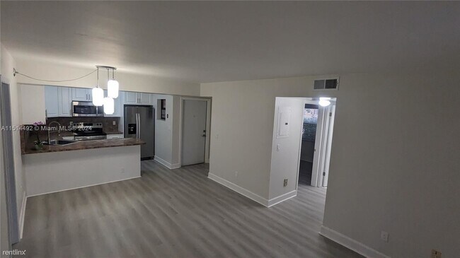 Building Photo - 3 br, 2 bath House - 6460 W 27th Ct # 13-53