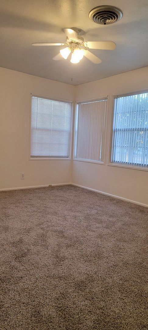 Foto del edificio - 2431 Chester Ln