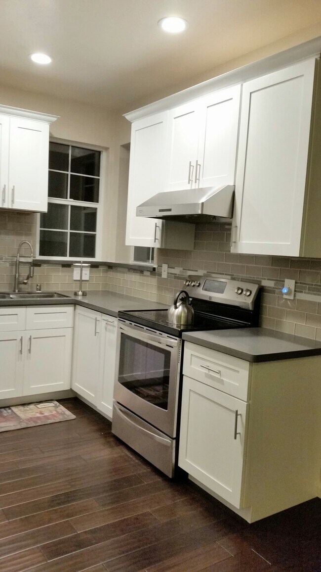 kitchen - 449 Norfolk Dr