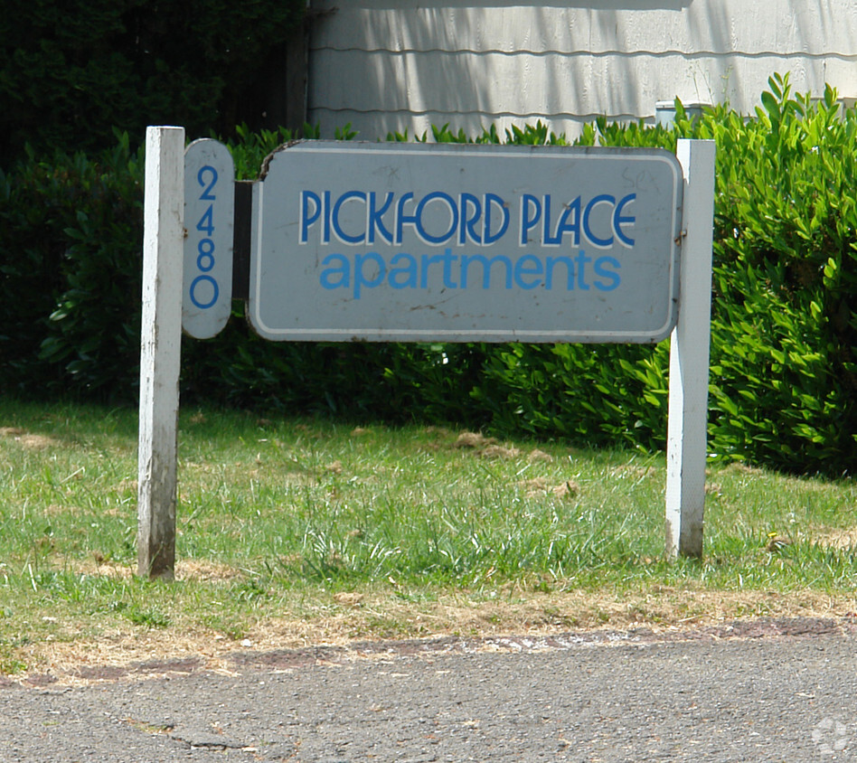 Building Photo - Pickford Place Apartments