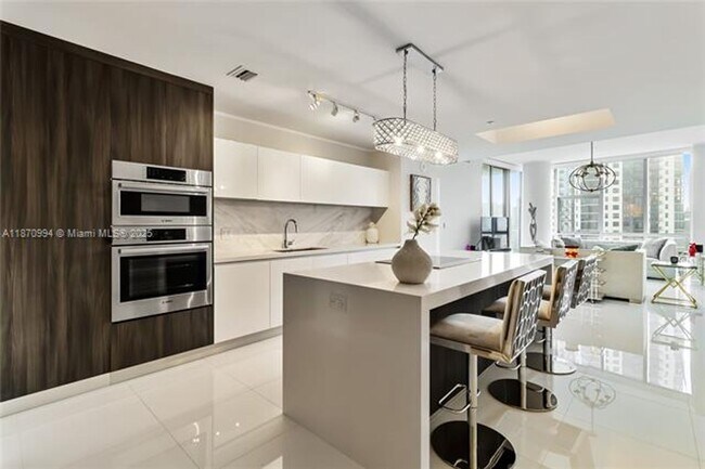 Foto del edificio - 851 NE 1st Ave