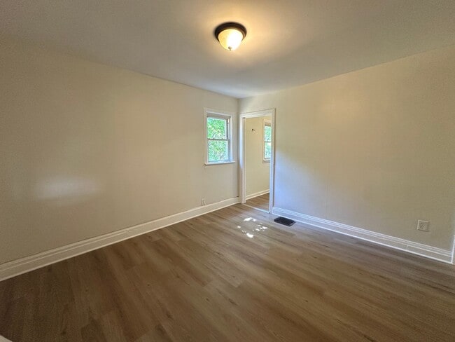 Building Photo - 300 Redmond St