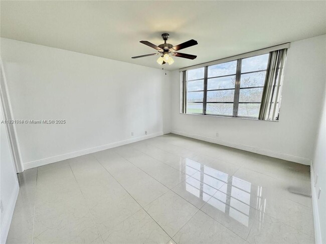Foto del edificio - 3150 W Rolling Hills Cir