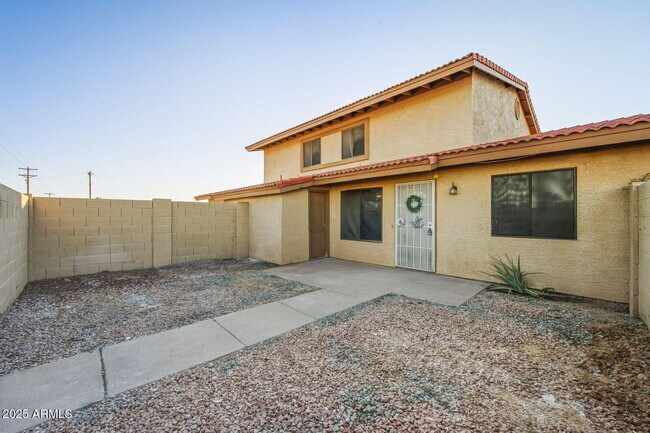 Foto del edificio - 9953 E Billings St