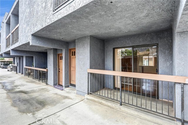 Foto del edificio - 1836 Allen Ave