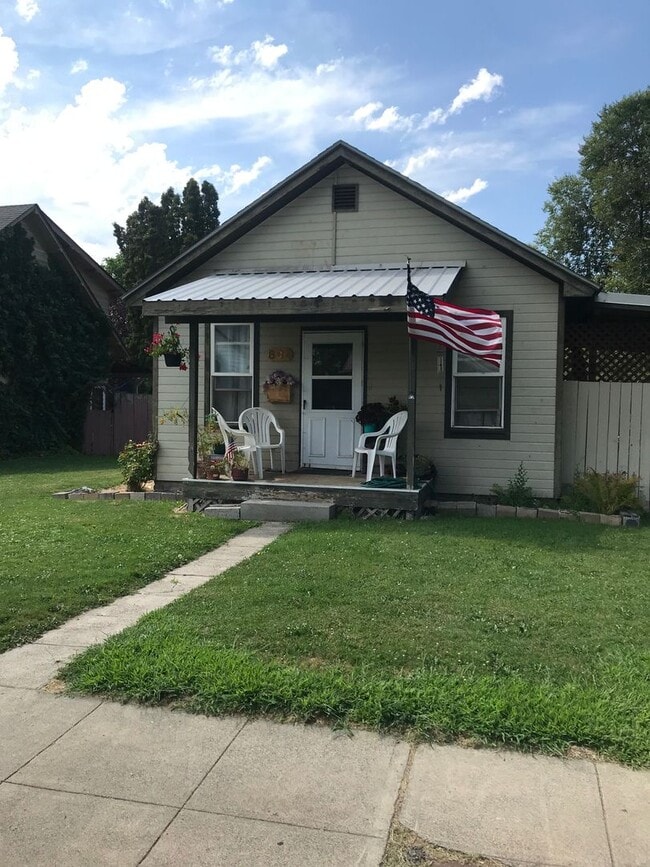Building Photo - 804 S 12th Ave