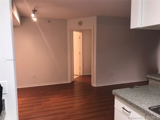 Foto del edificio - 470 S Park Rd