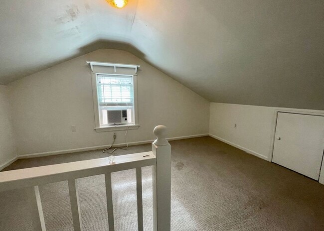 Building Photo - Available 8/1. Great 4 BR Home with Detach...