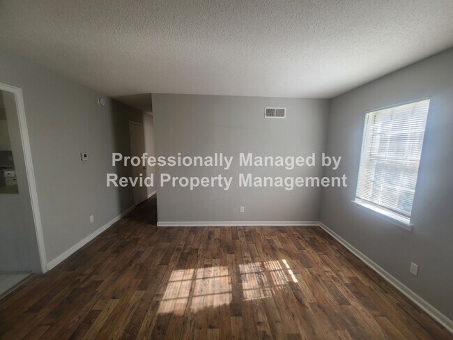 Foto del edificio - 3 Bedroom Home in Frayser!