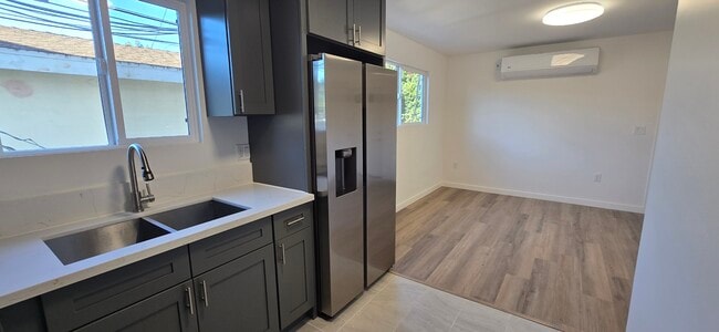 Building Photo - 1428 E 54th St