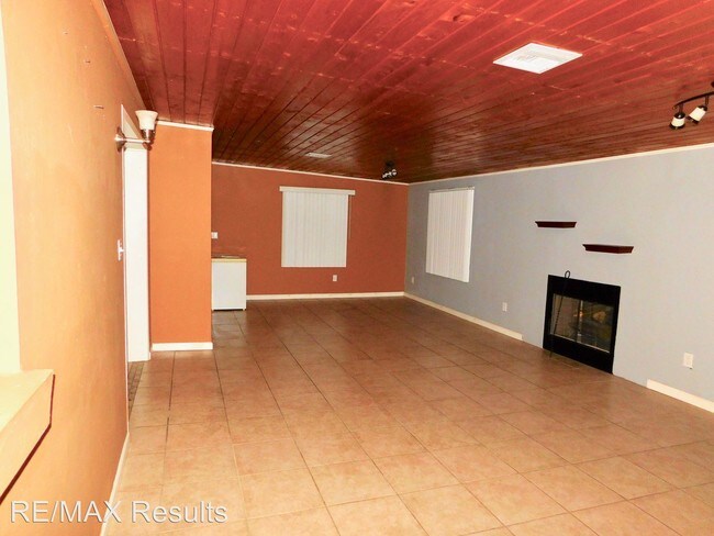 Building Photo - 3 br, 2 bath House - 6568 E. Calle Cappela