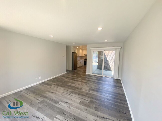 Foto del edificio - $3195 - Remodeled 2Bed/1 Bath Duplex in th...
