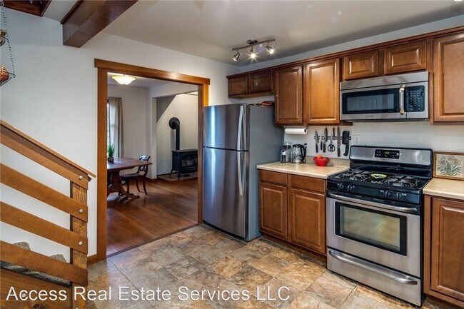 Building Photo - 2 br, 1 bath House - 3716 Lakeway Dr.