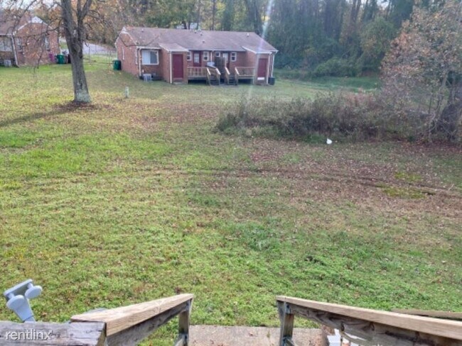 Building Photo - 2 br, 1 bath House - 323 Branders Bridge Rd