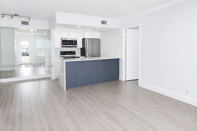 Building Photo - 7161 Golf Colony Ct