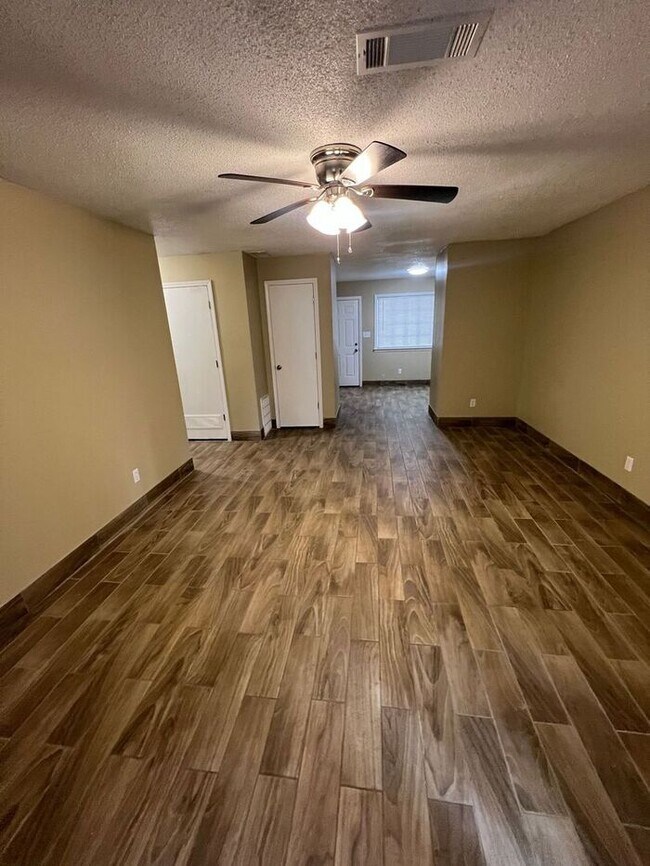 Foto del edificio - Cozy 2 bedroom 1 bath ranch duplex NOW AVAILABLE!