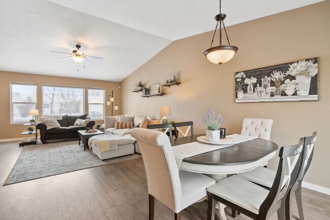 Foto del edificio - 18 Carnegie Dr