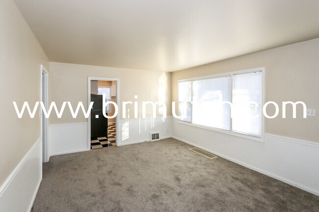 Building Photo - 1105 Laird Ave S