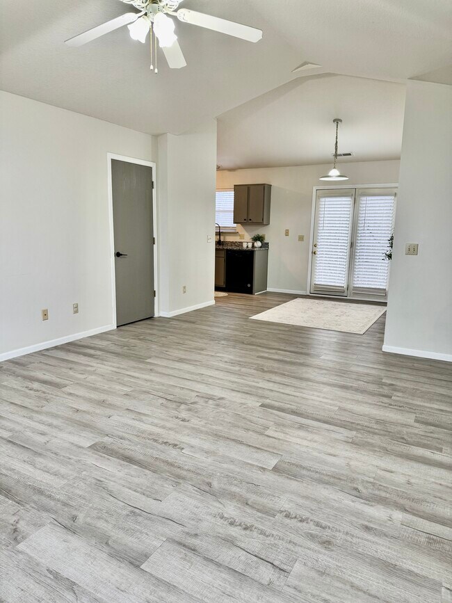 Foto del edificio - 107 N 200 E