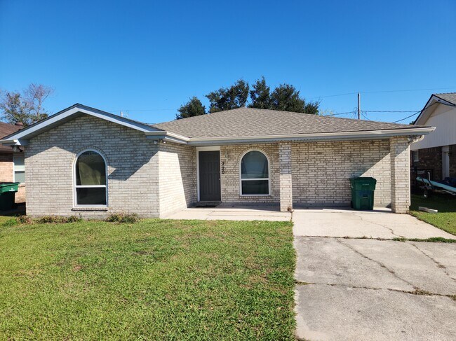 Building Photo - 220 Dianne Dr