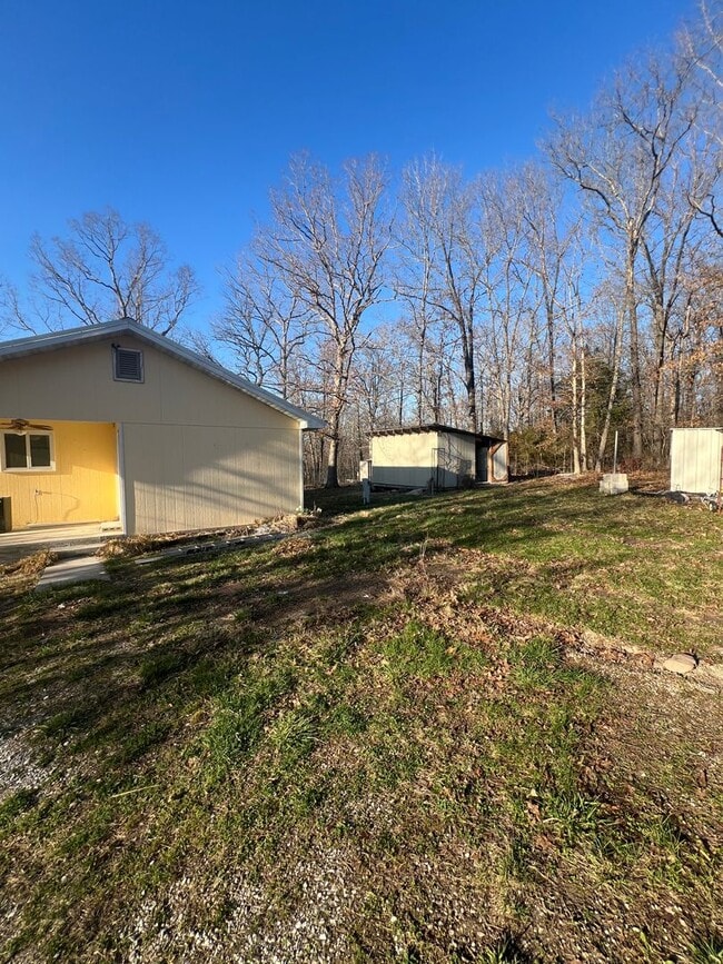 Building Photo - 2 bedroom and 1.5 bathroom house