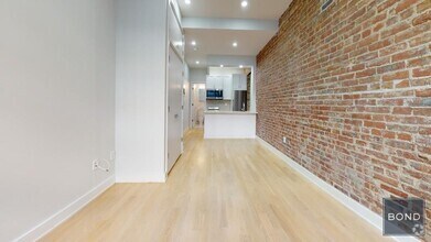 Building Photo - 217 E 84th St