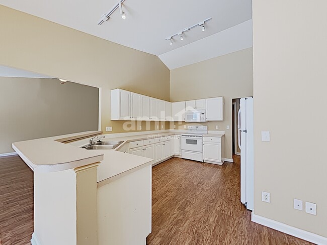 Building Photo - 2925 Burtonwood Dr