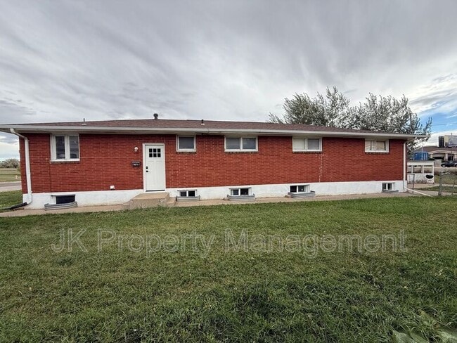 Building Photo - 528 21st Ave NE