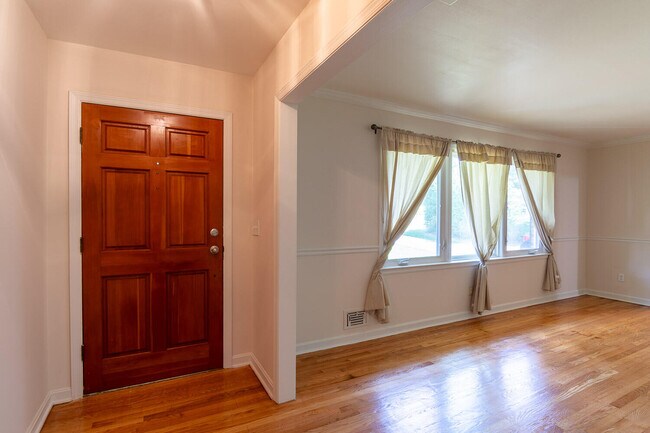 Foto del edificio - 3003 Stratford Dr