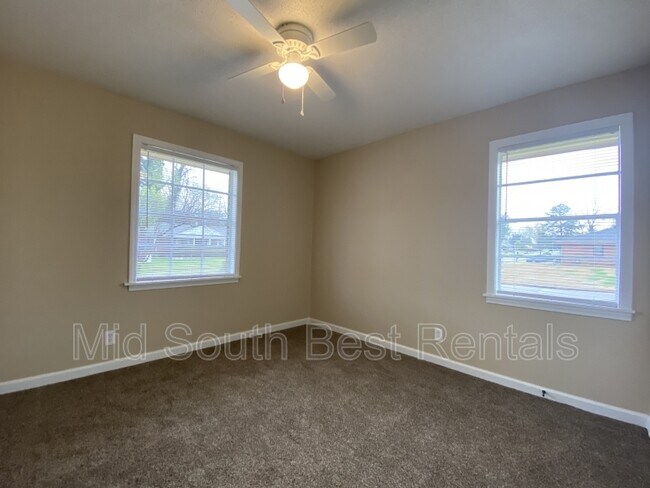 Foto del edificio - 4791 Gill Rd