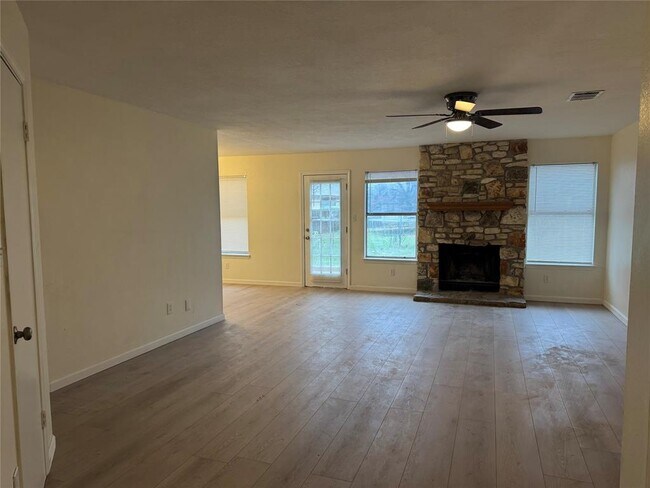 Building Photo - 1514 Clearview Loop
