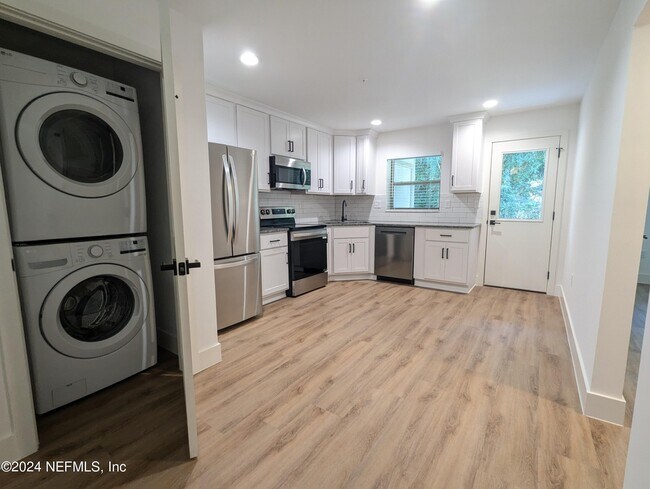 Foto del edificio - 1900 Danese Ct