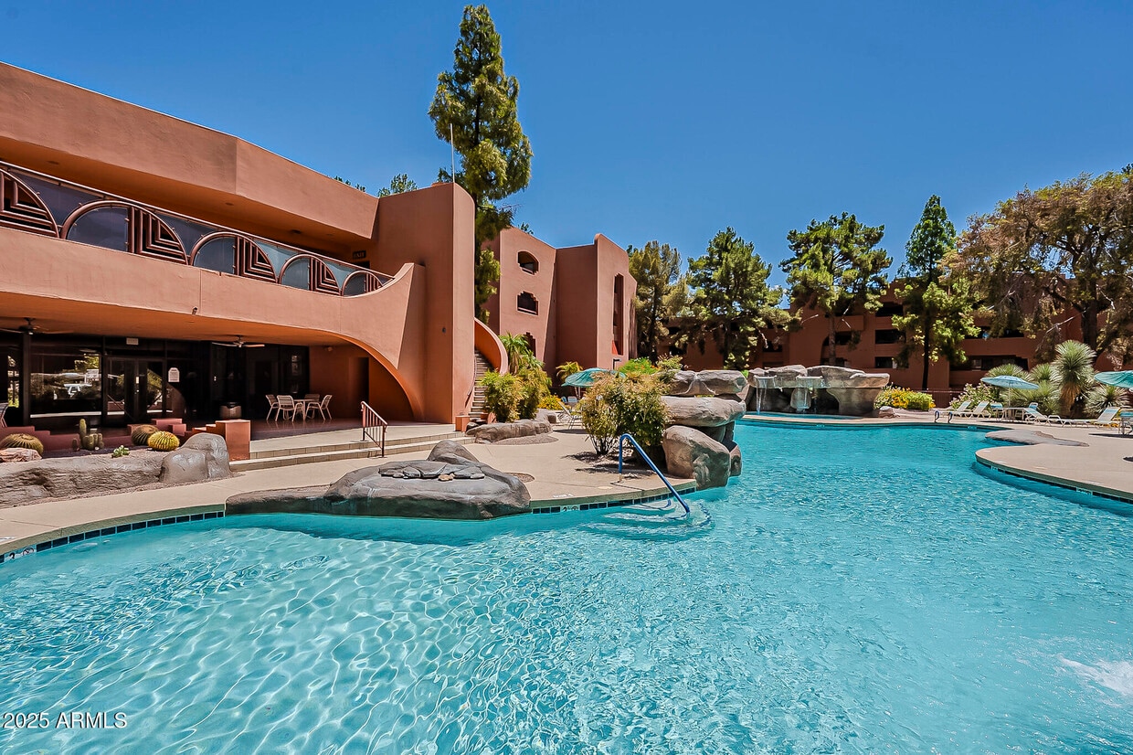 Foto principal - 4303 E Cactus Rd